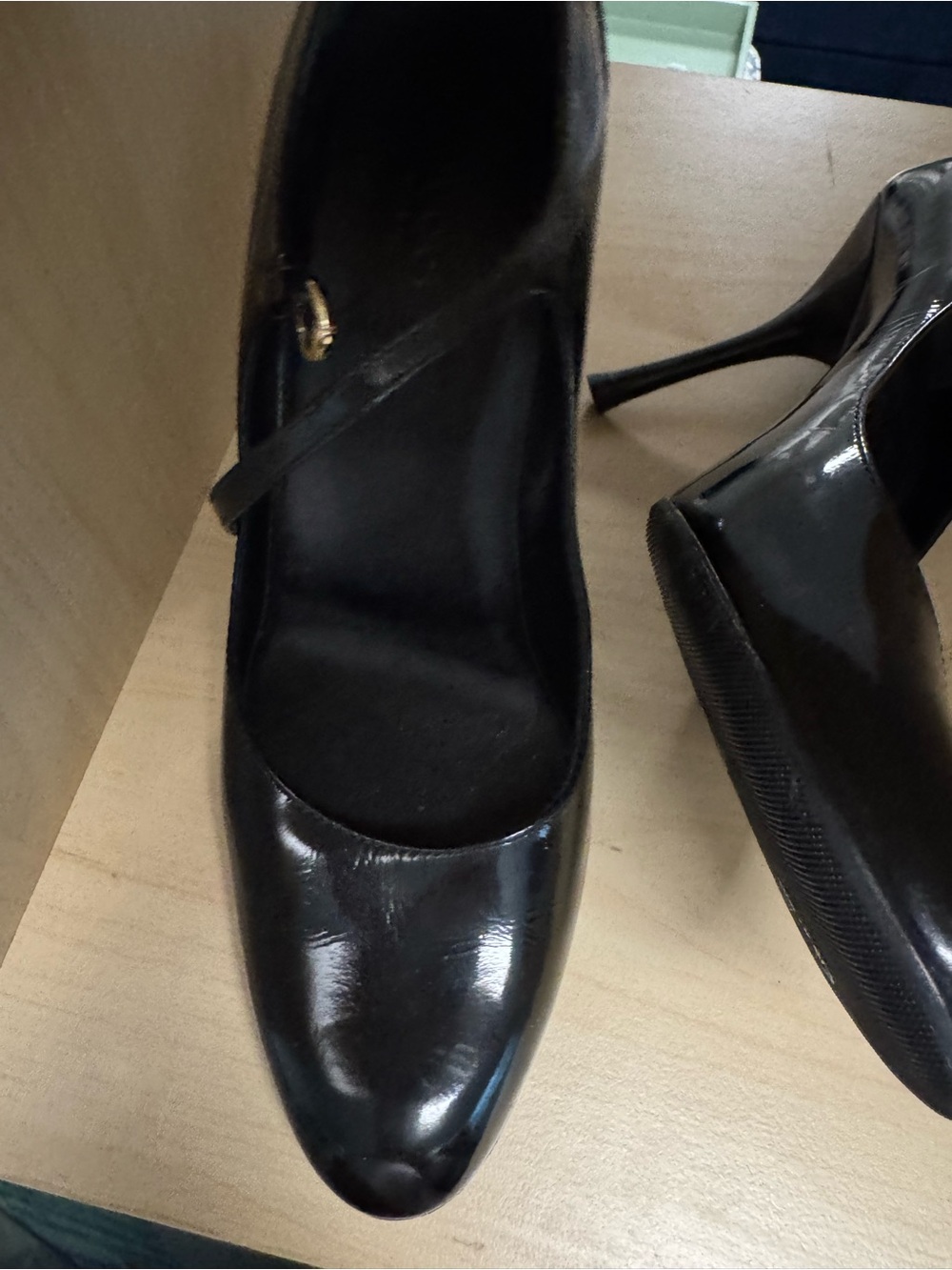 Gucci Interlocking G Logo Patent Leather Pump - Picture 5 of 7